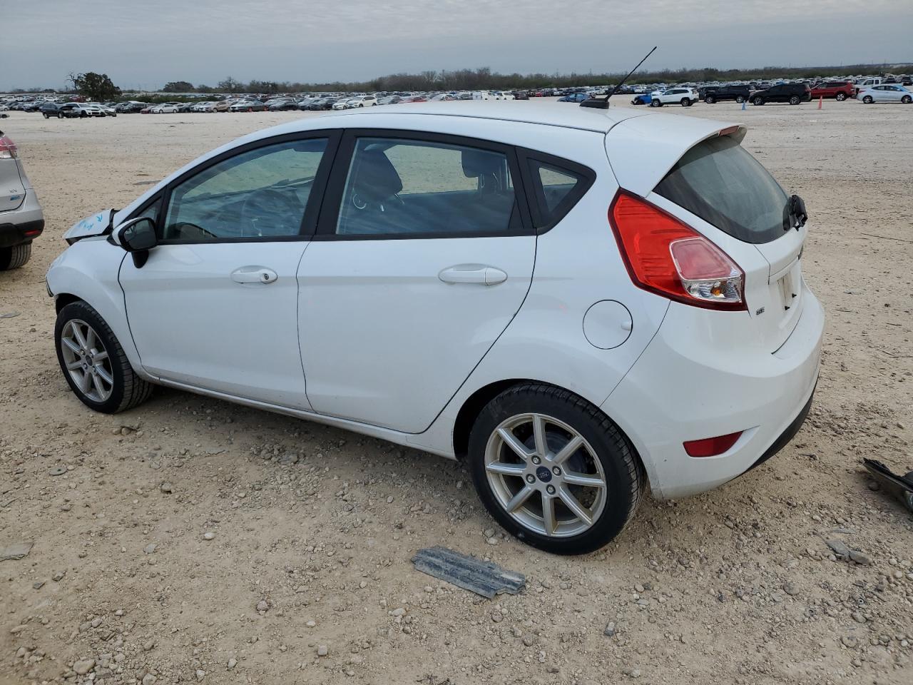 2019 Ford Fiesta Se - Фото 2