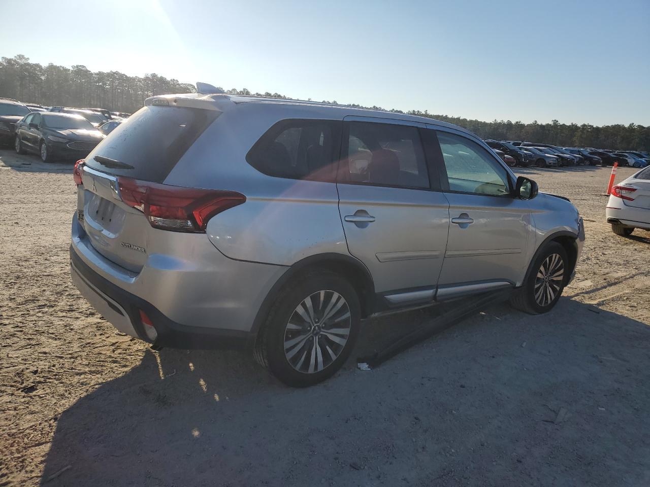2019 Mitsubishi Outlander Es - Фото 3