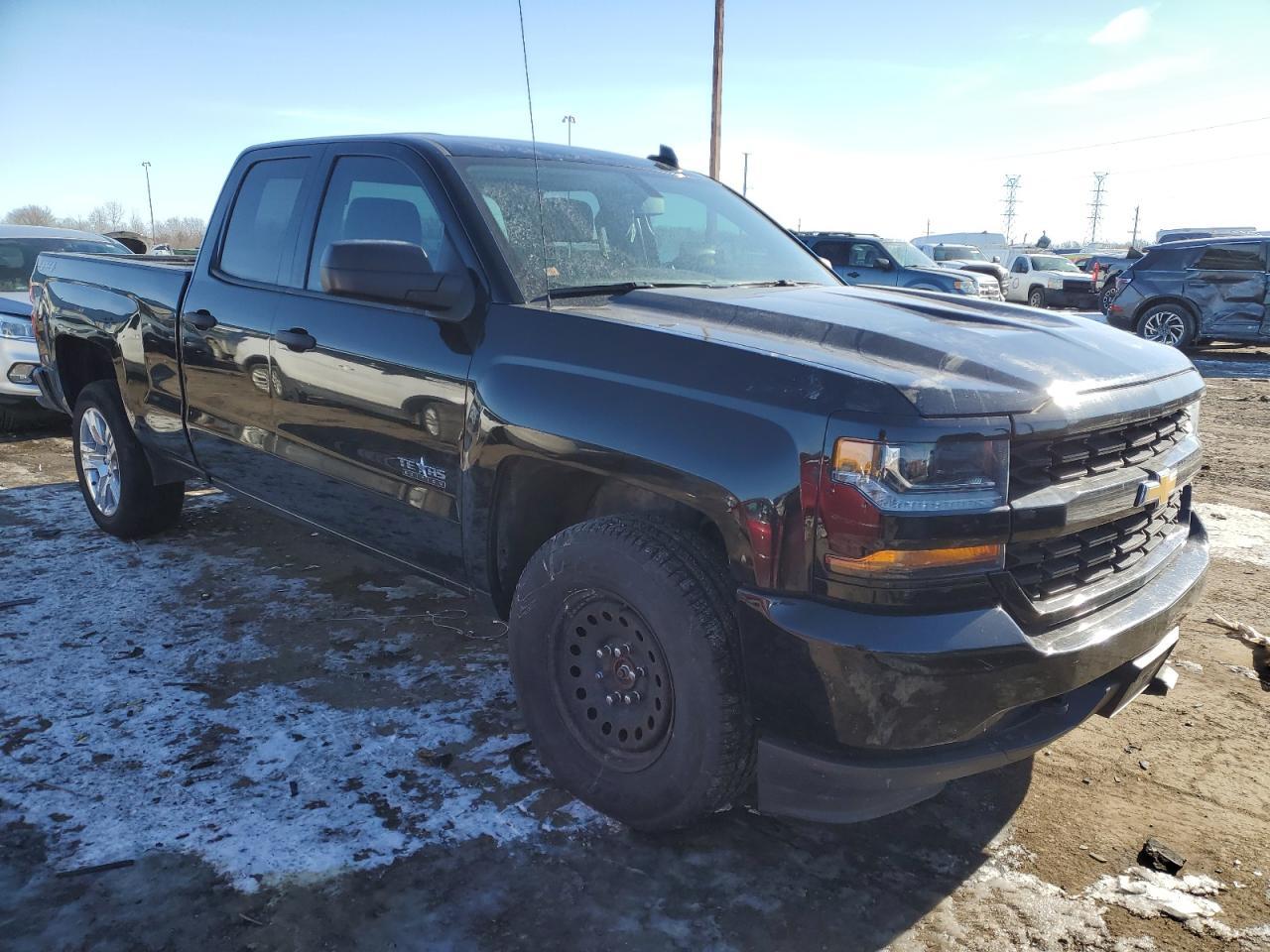 2018 Chevrolet Silverado K1500 Custom - Фото 4