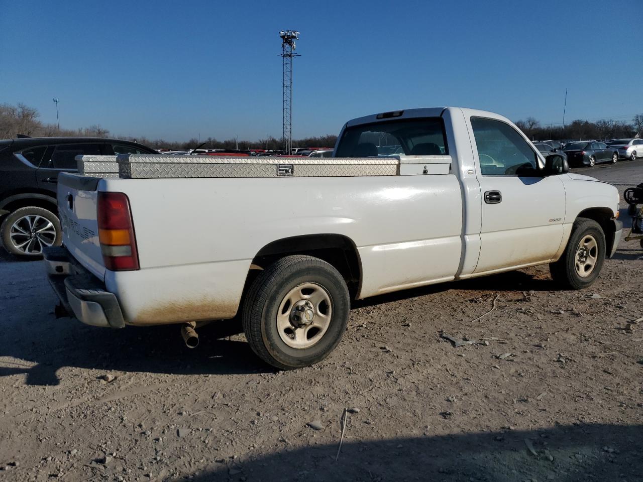 2002 Chevrolet Silverado C1500 - Image 3