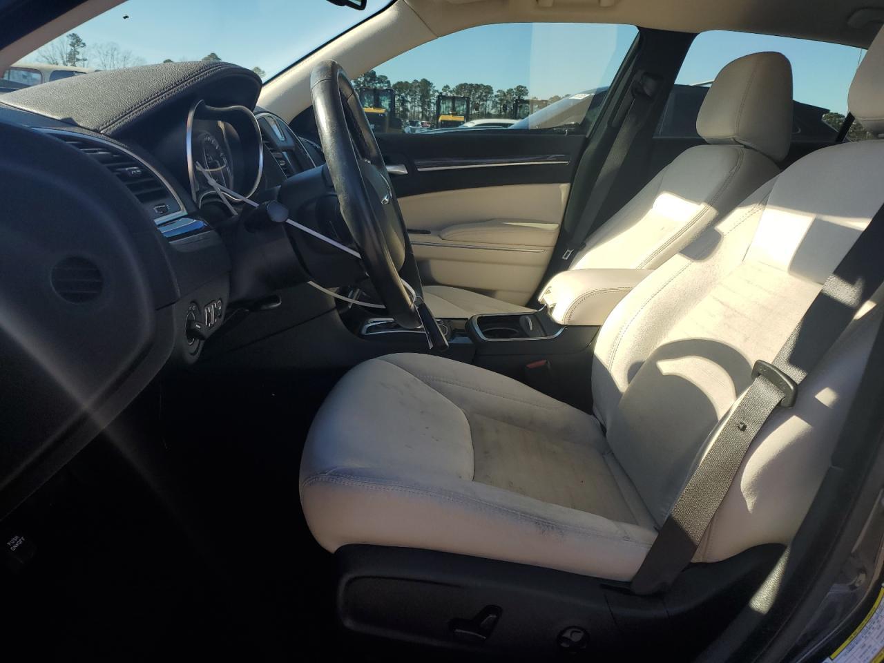 2019 Chrysler 300 Touring - Фото 7