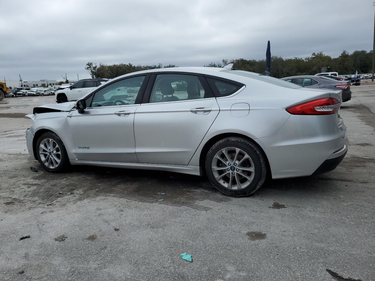 2019 Ford Fusion Se - Image 2