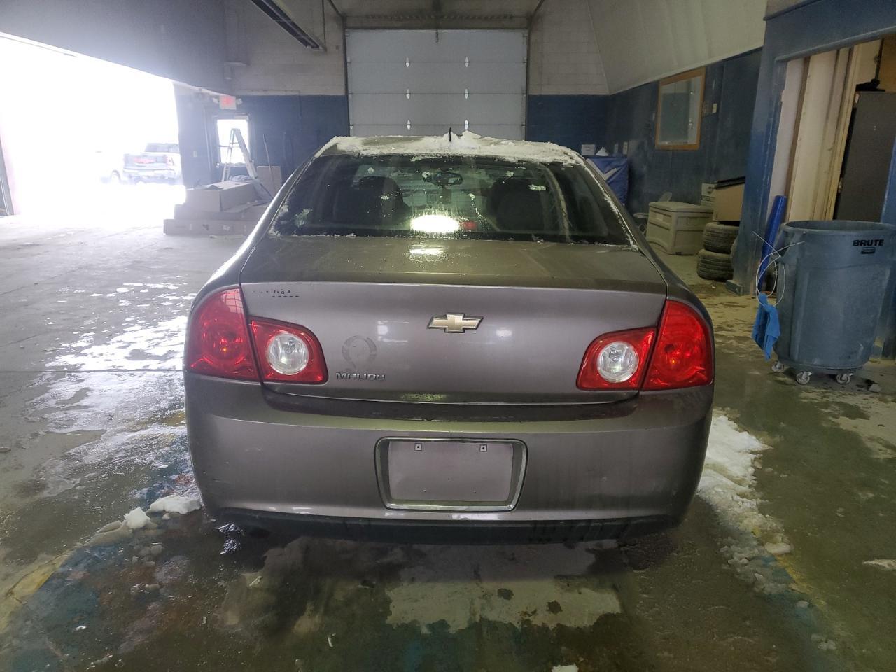 2010 Chev Malibu Ls - Фото 6