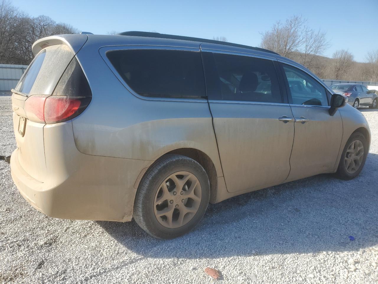 2017 Chrysler Pacifica Touring L - Image 3