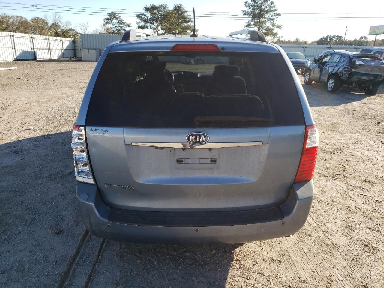 2010 Kia Sedona Lx - Image 6
