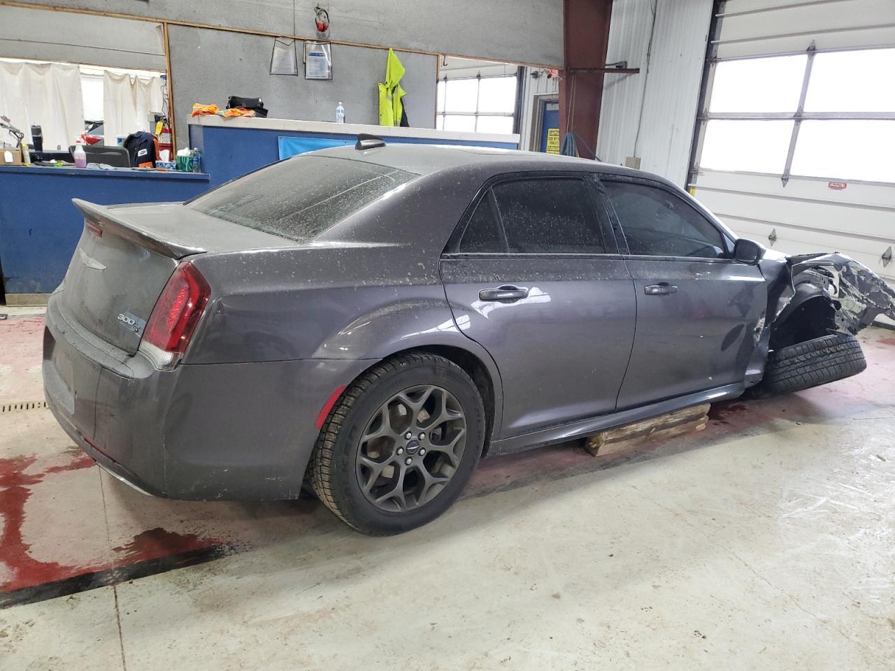 2017 Chrysler 300 S - Фото 3