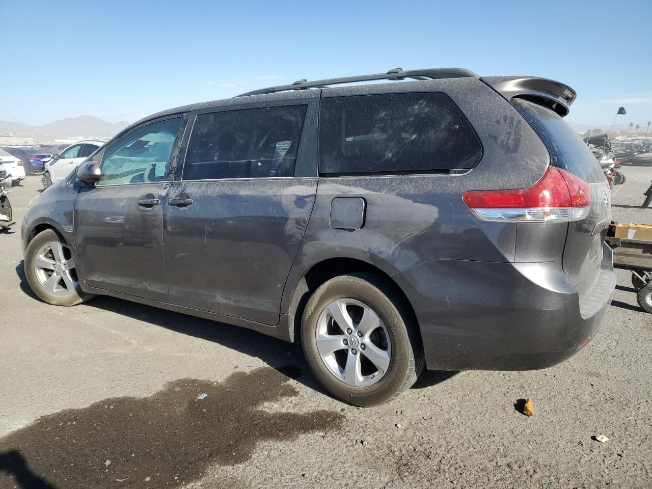 2013 Toyota Sienna Le - Фото 3