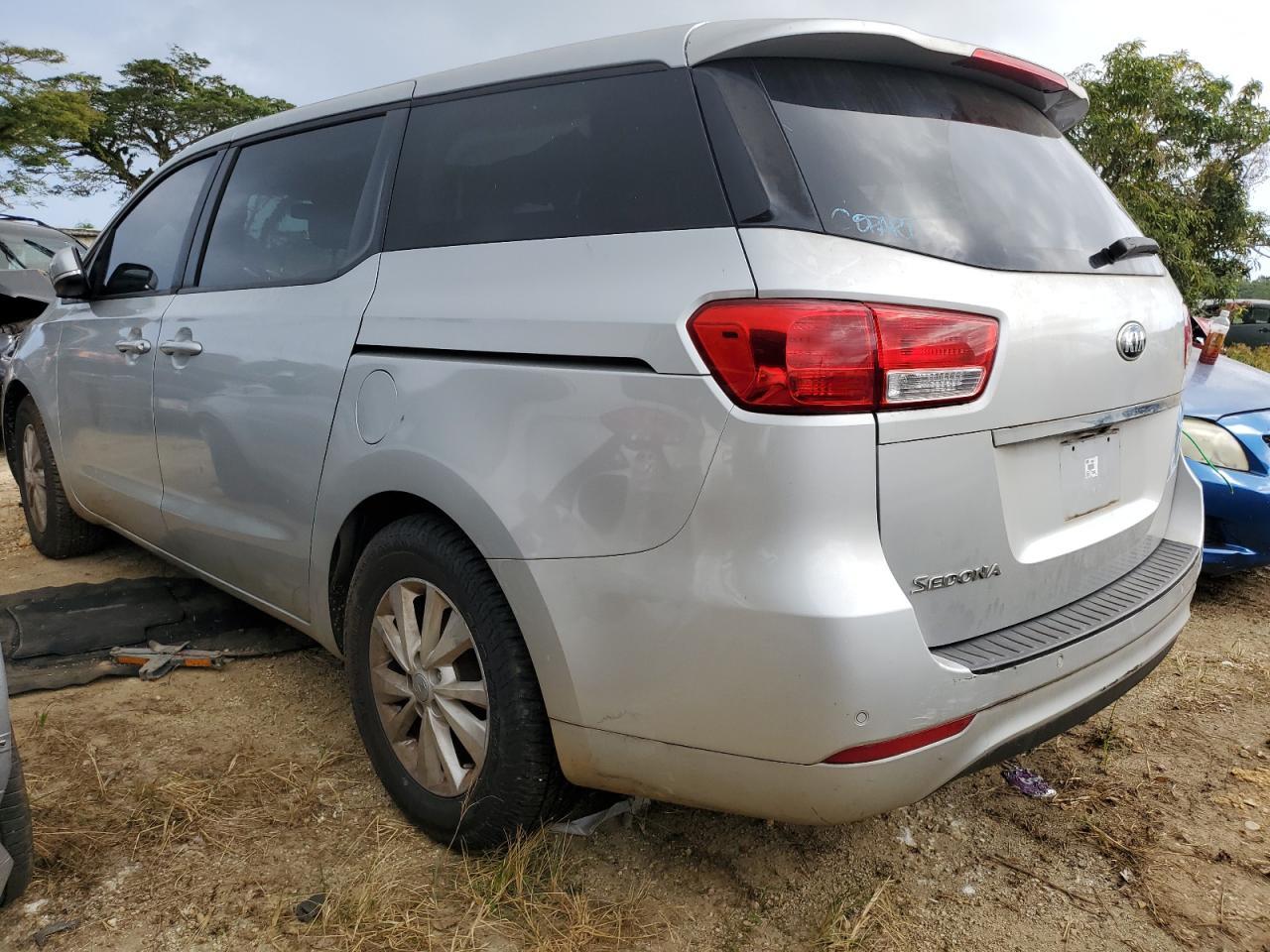 2018 Kia Sedona L - Фото 2