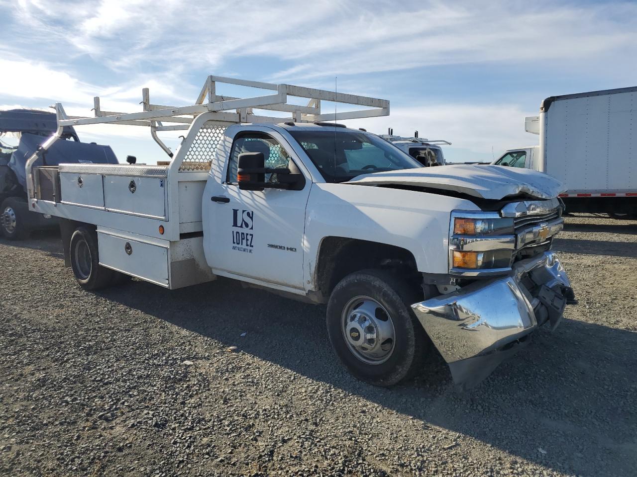 2017 Chevrolet Silverado C3500 - Фото 4