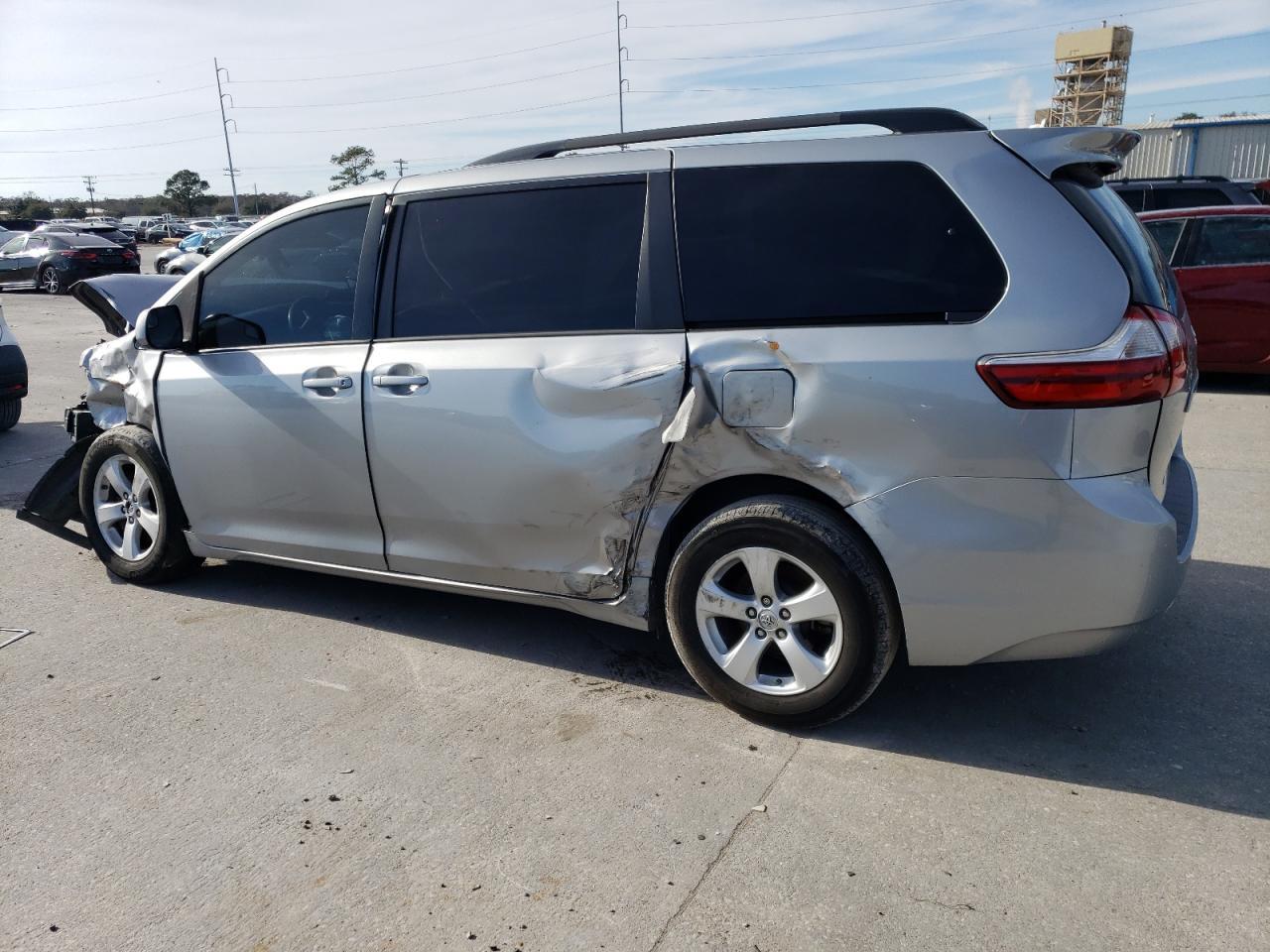 2015 Toyota Sienna Le - Фото 2