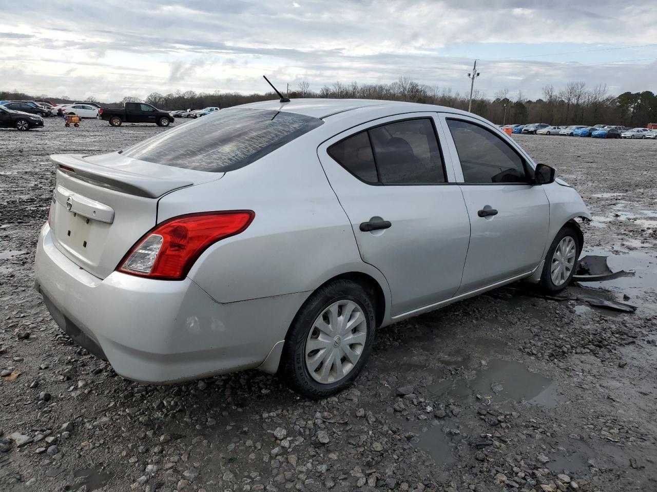 2018 Nissan Versa S - Фото 3