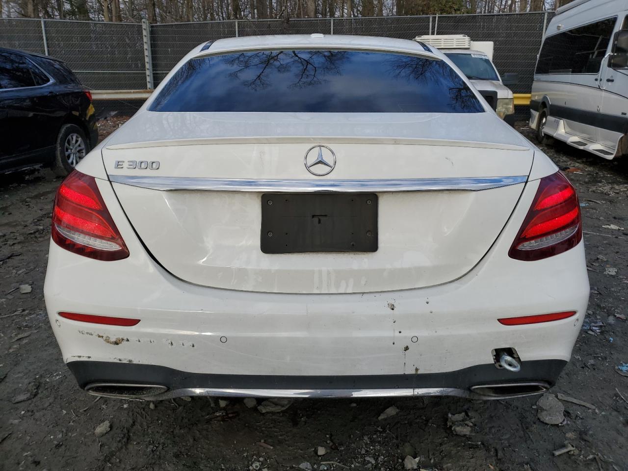 2017 Mercedes-Benz E 300 - Фото 6