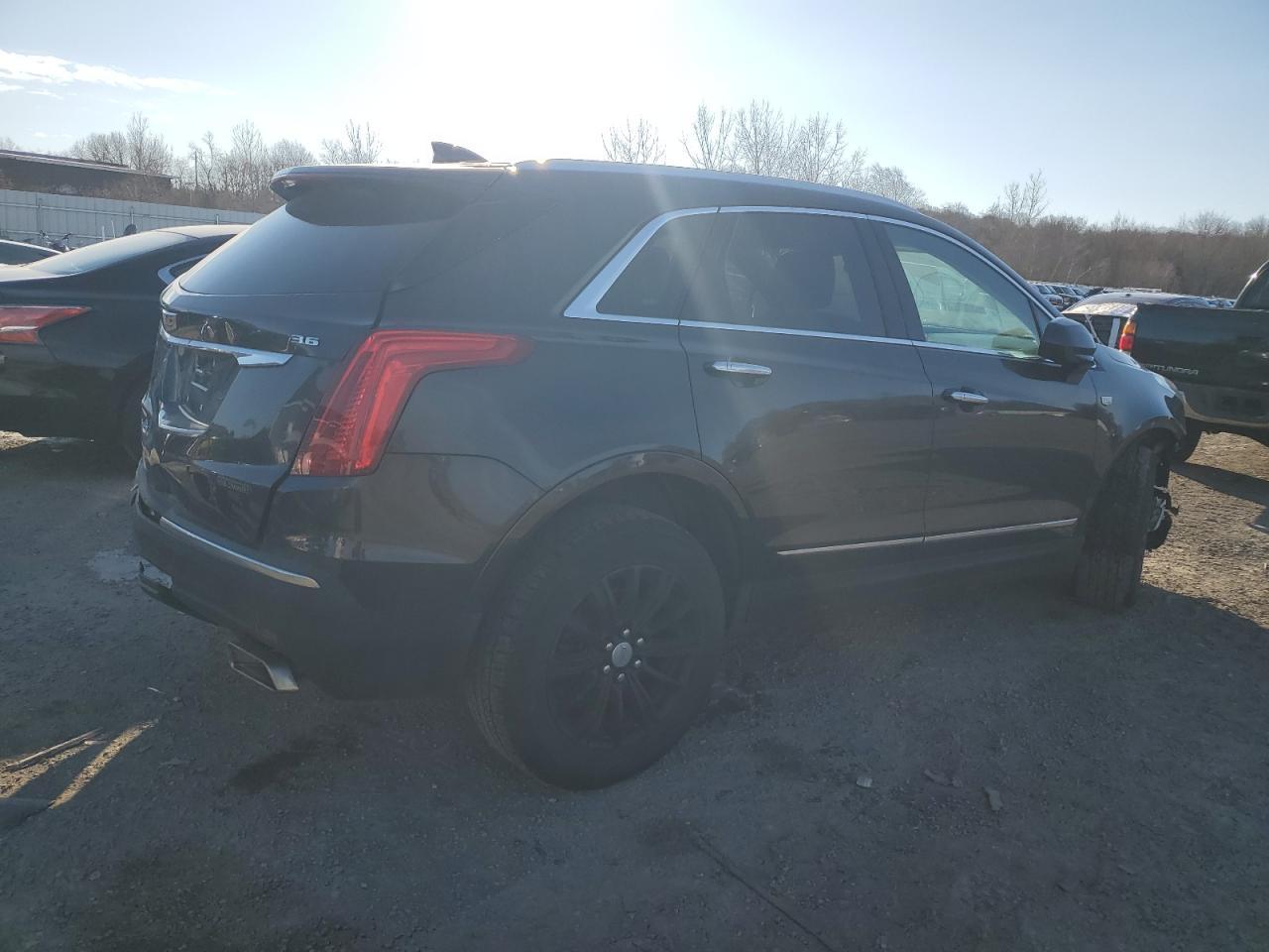 2017 Cadillac Xt5 Luxury - Image 3
