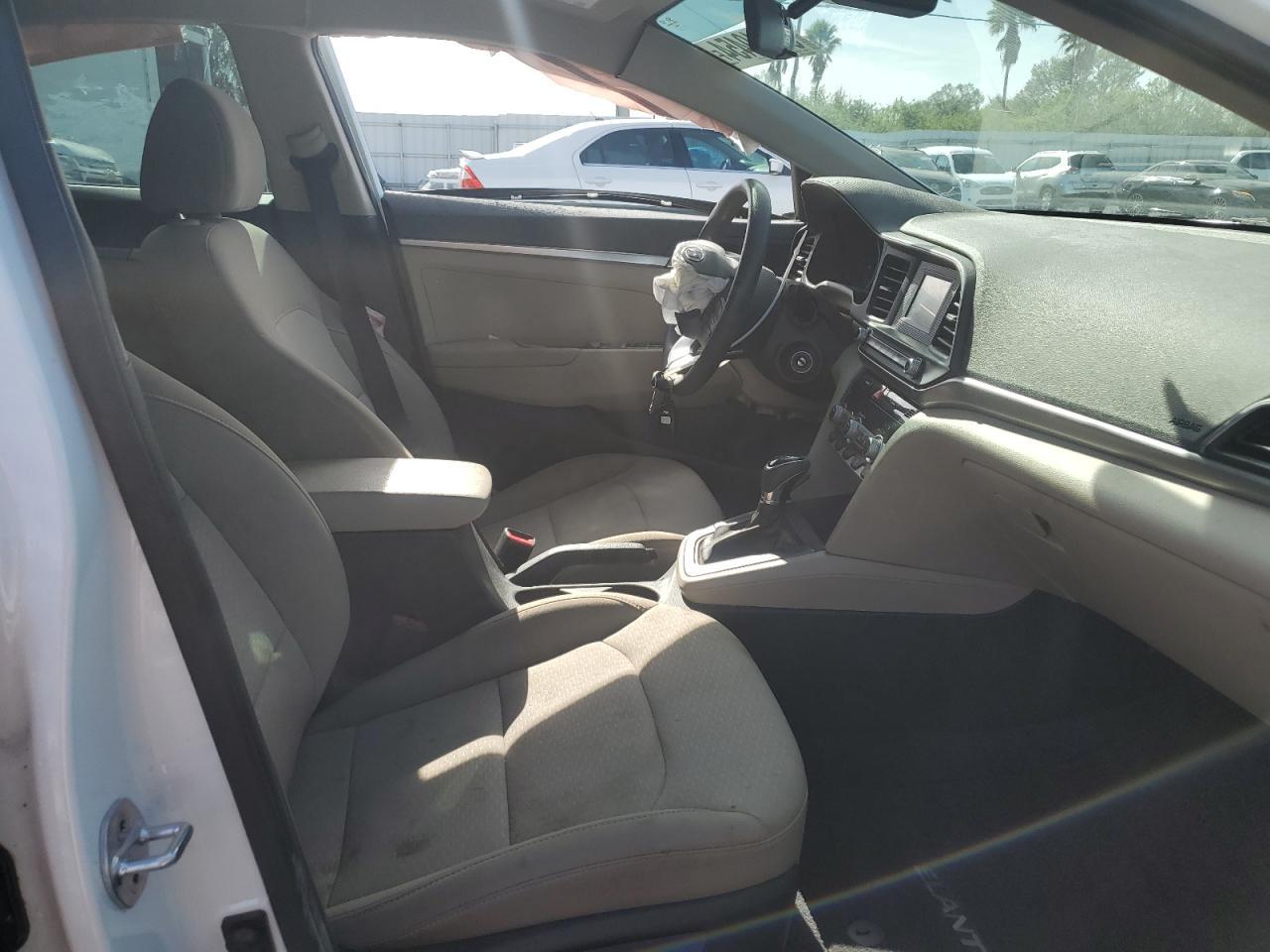2020 Hyundai Elantra Se - Image 7