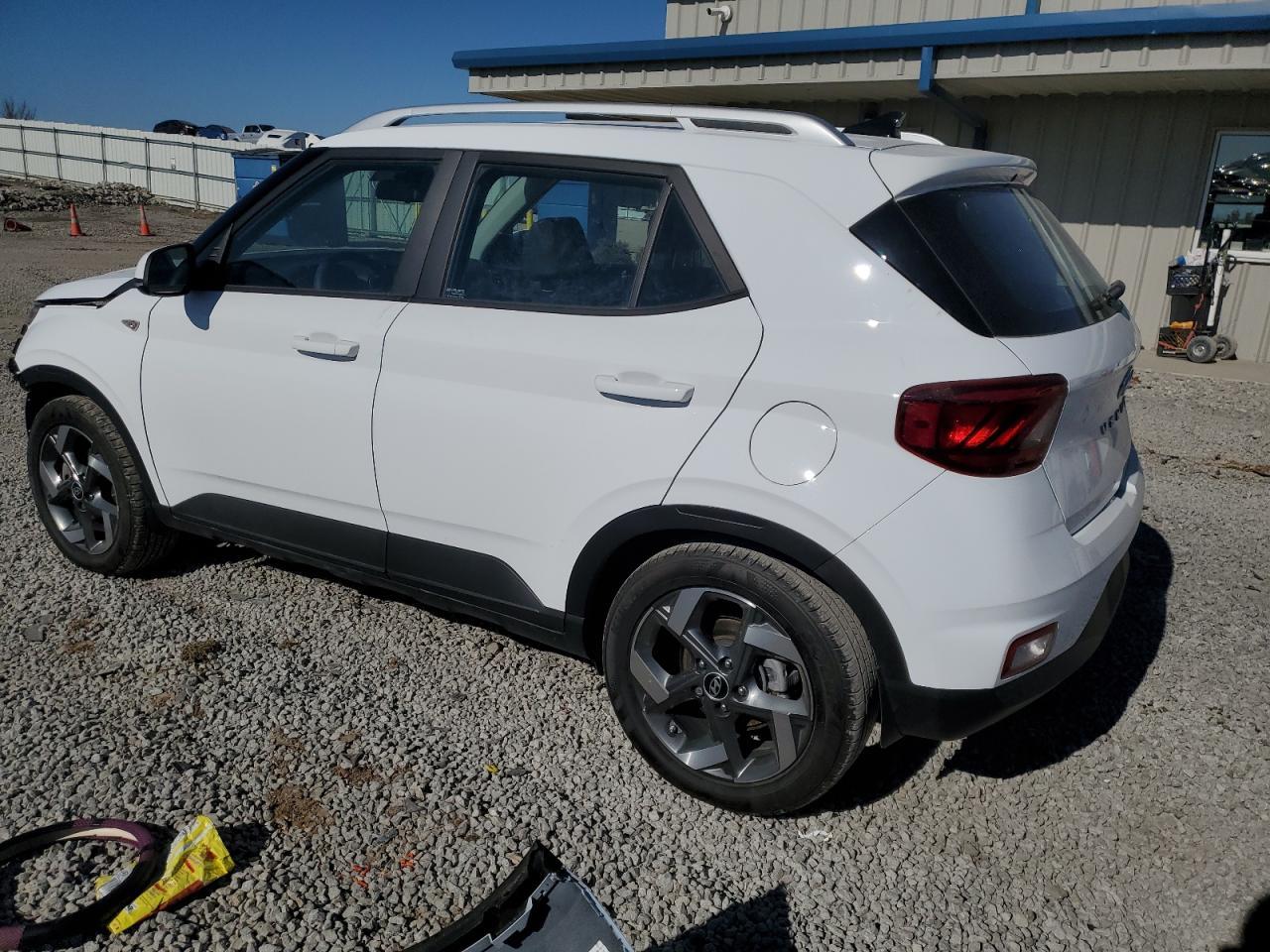 2022 Hyundai Venue Sel - Image 2