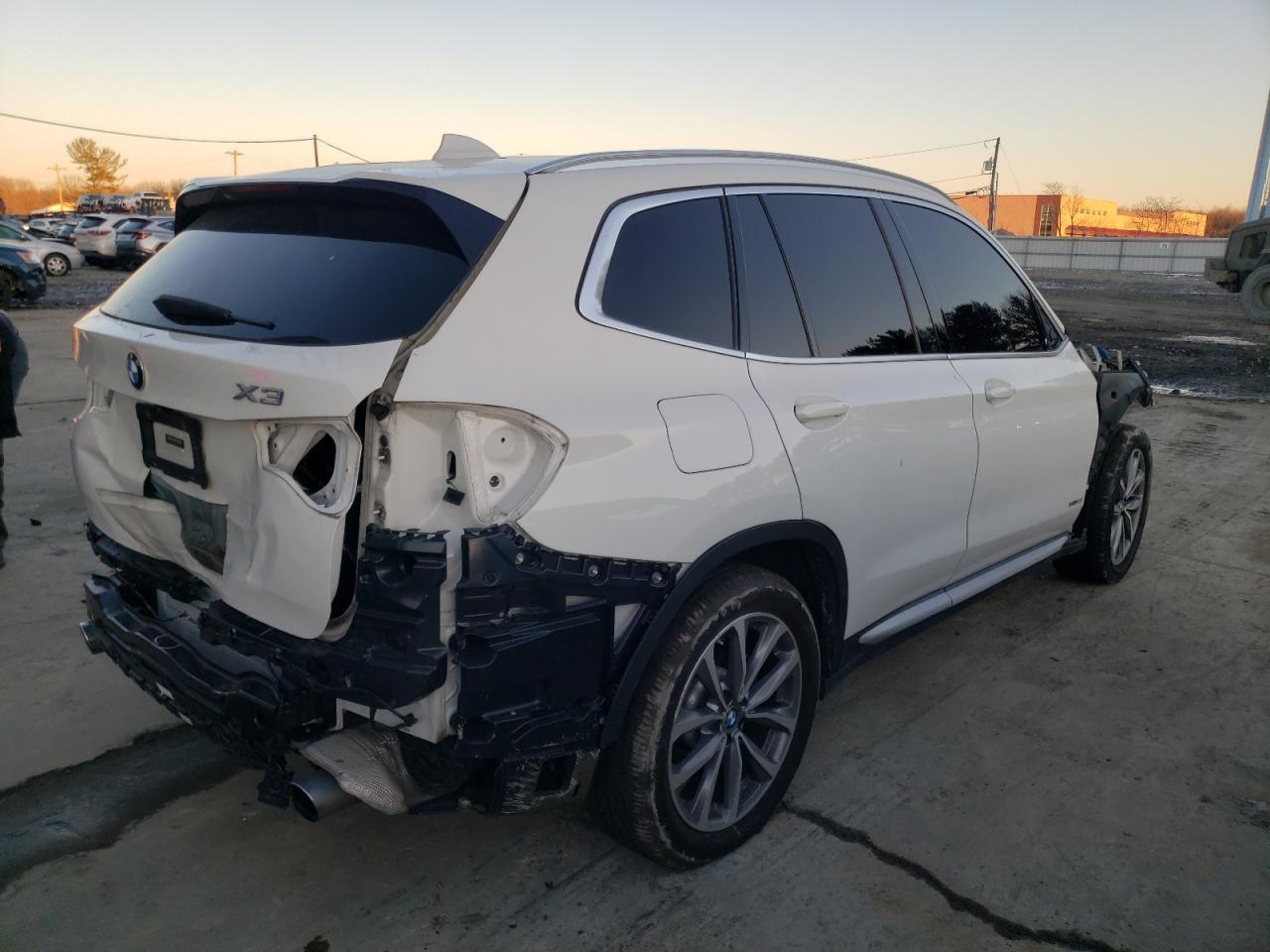 2018 BMW X3 xDrive30I - Фото 3