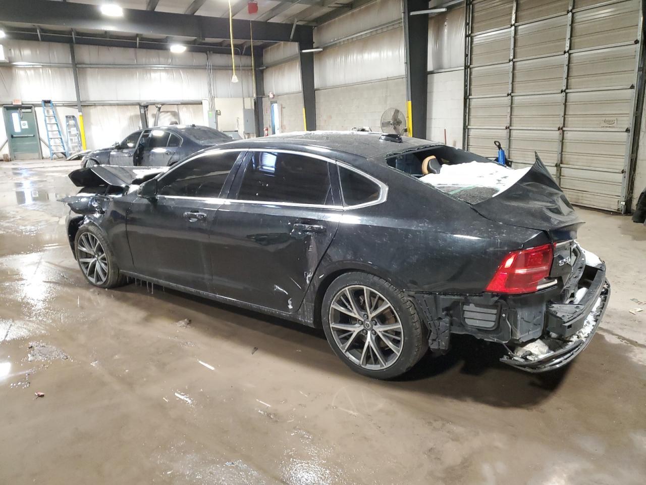 2018 Volvo S90 T6 Momentum - Фото 2