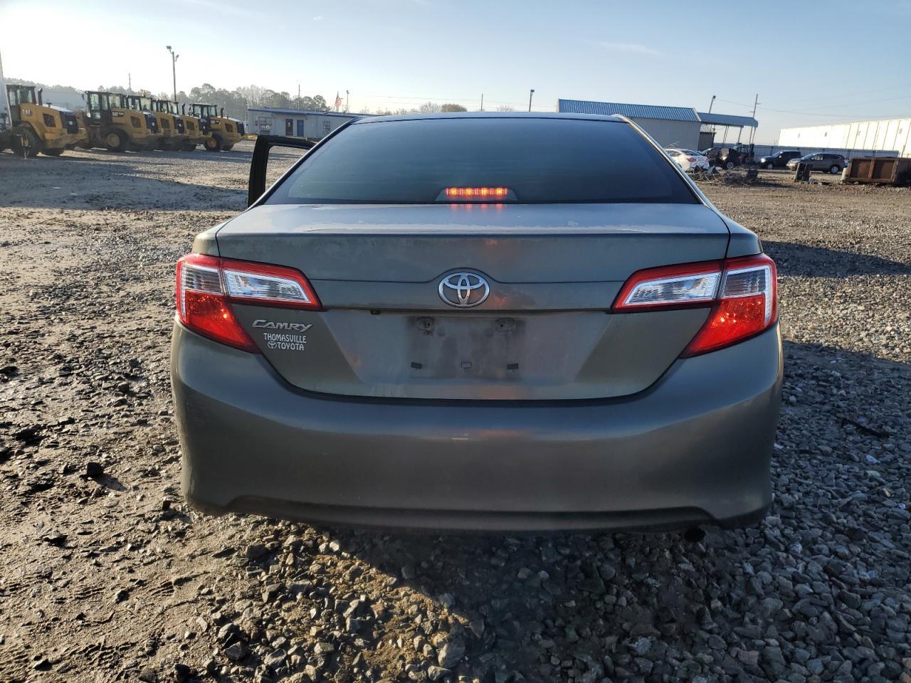 2014 Toyota Camry L - Image 6
