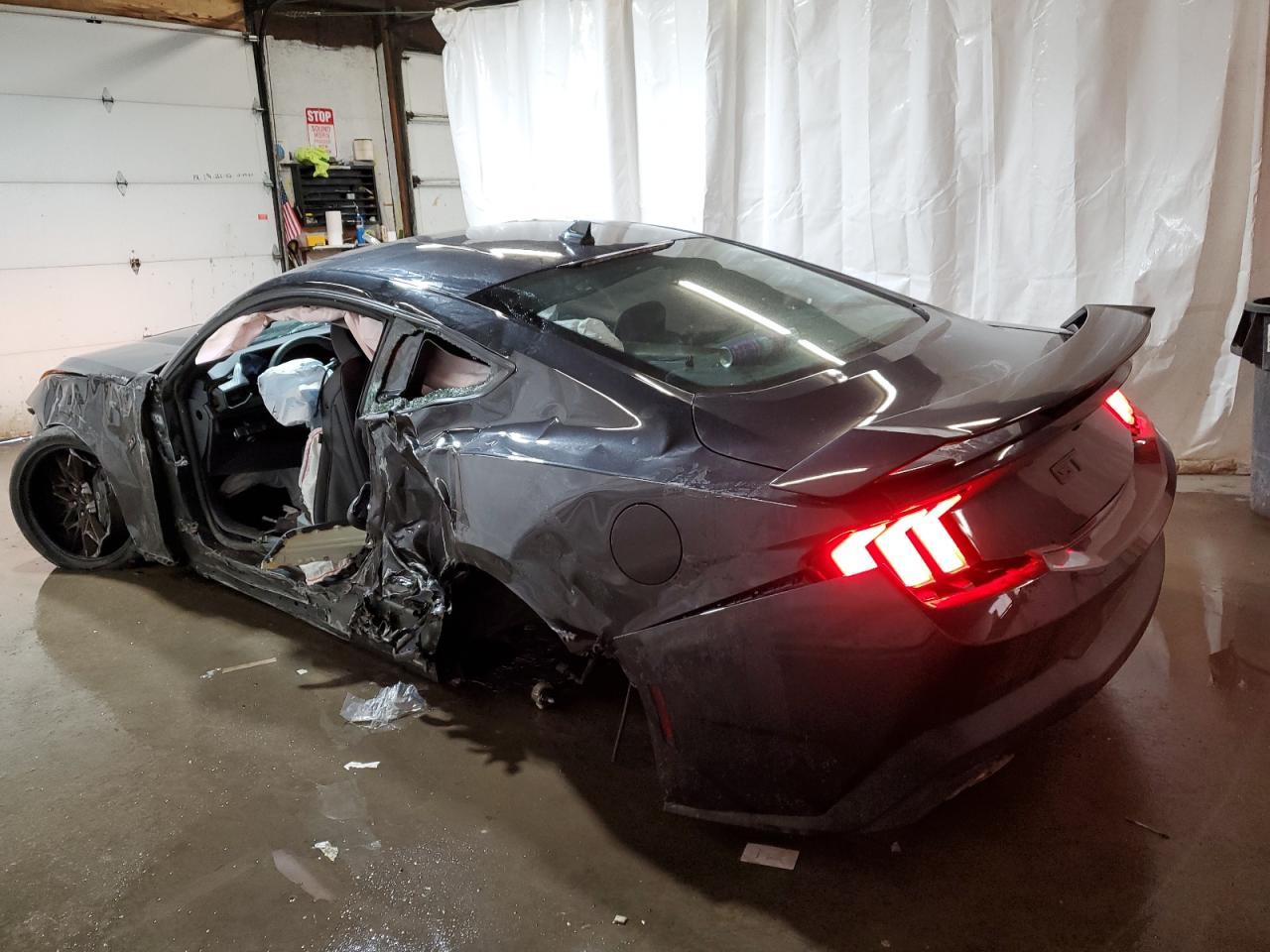 2024 Ford Mustang Gt - Фото 2