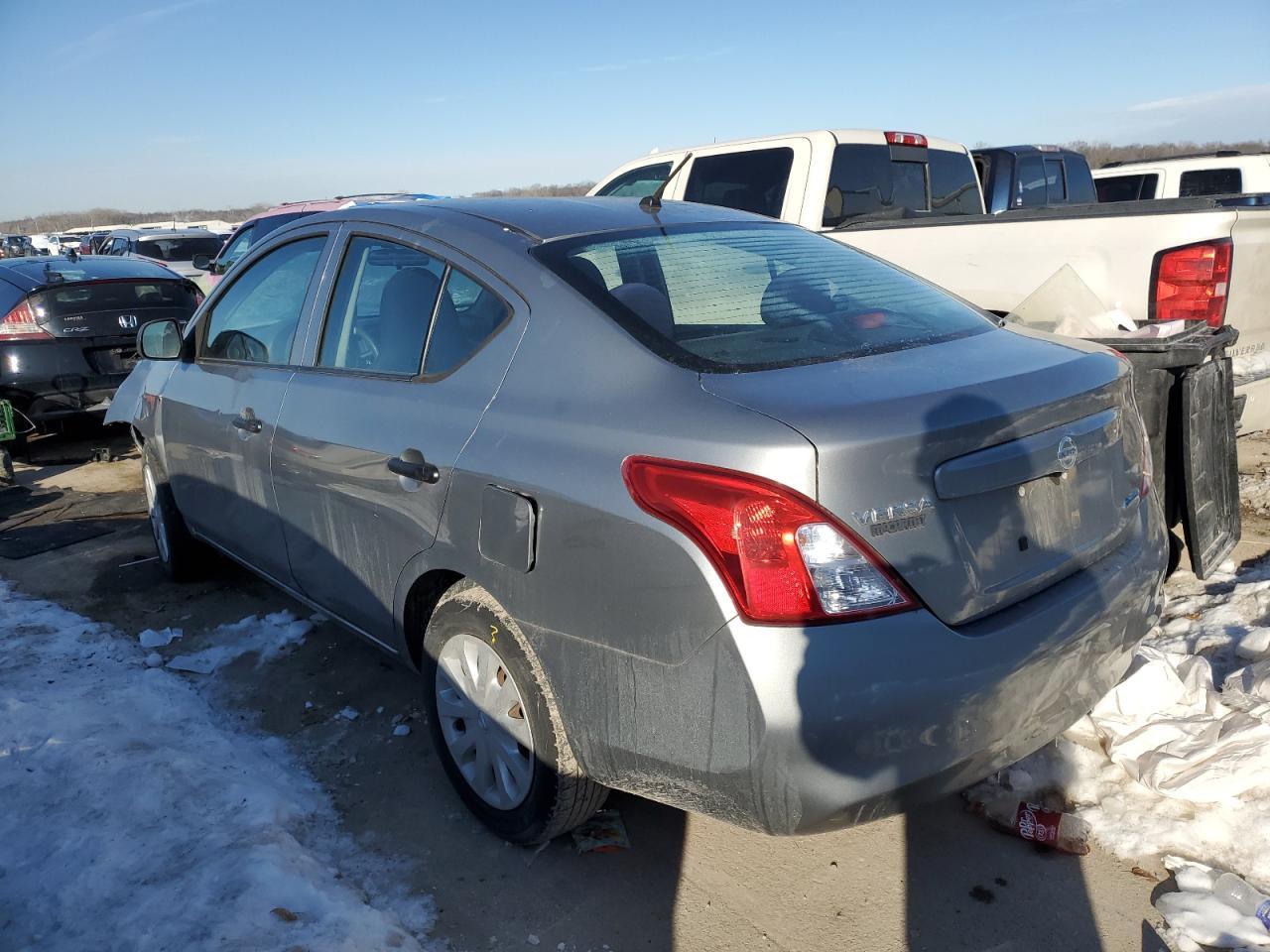 2012 Nissan Versa S - Фото 2