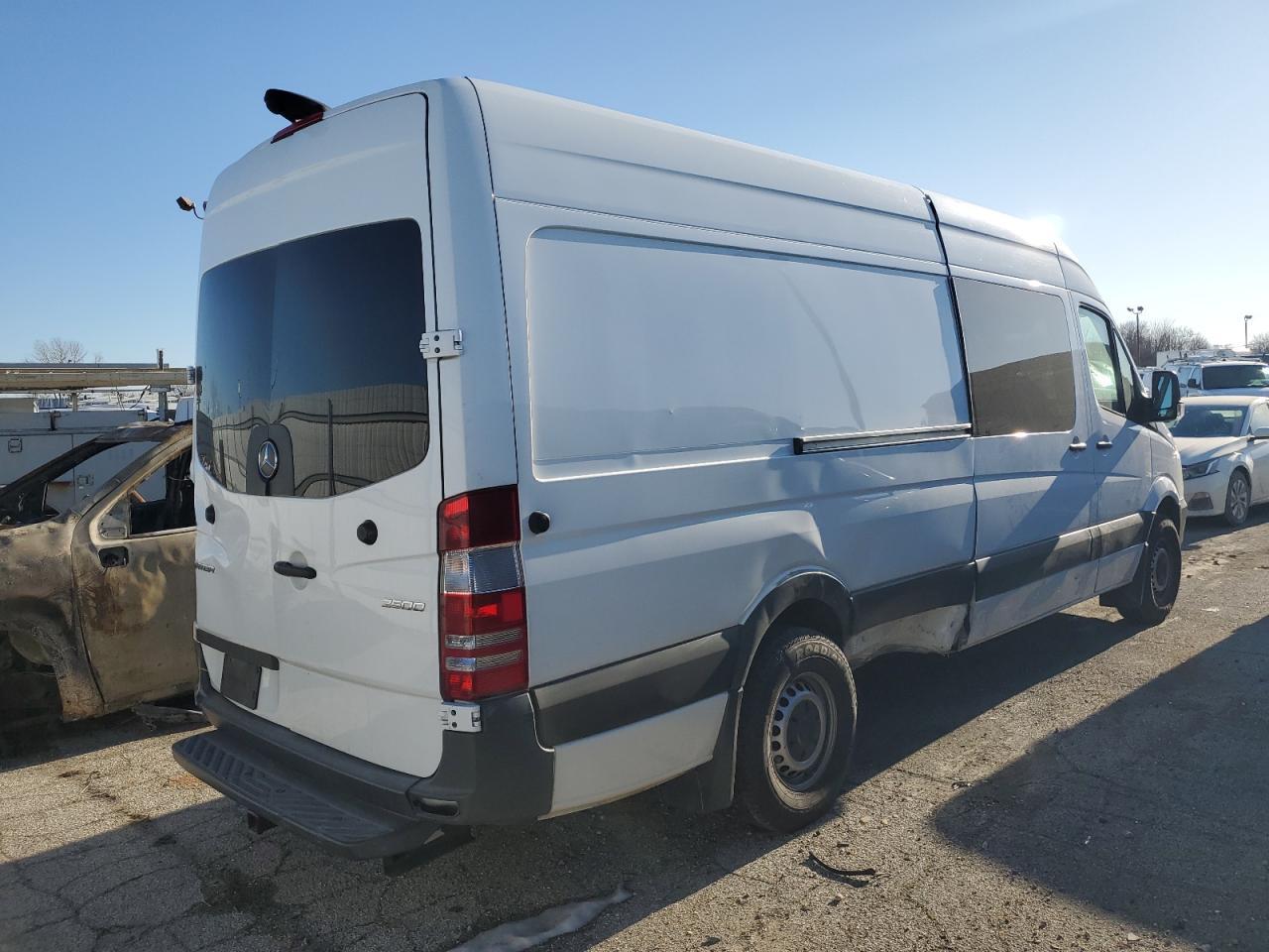 2018 Mercedes-Benz Sprinter 2500 - Фото 3