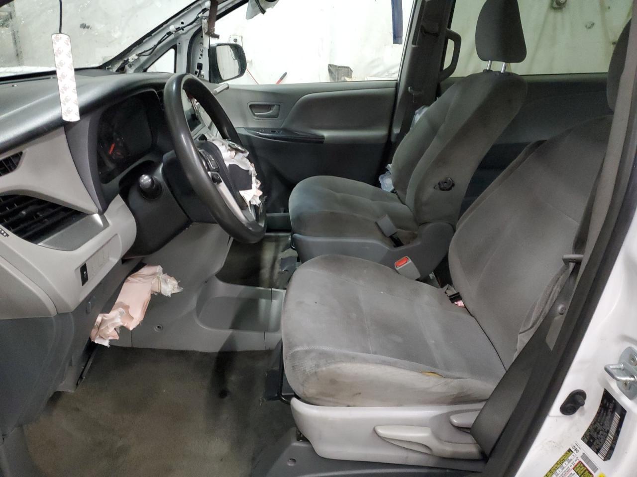 2015 Toyota Sienna - Фото 7