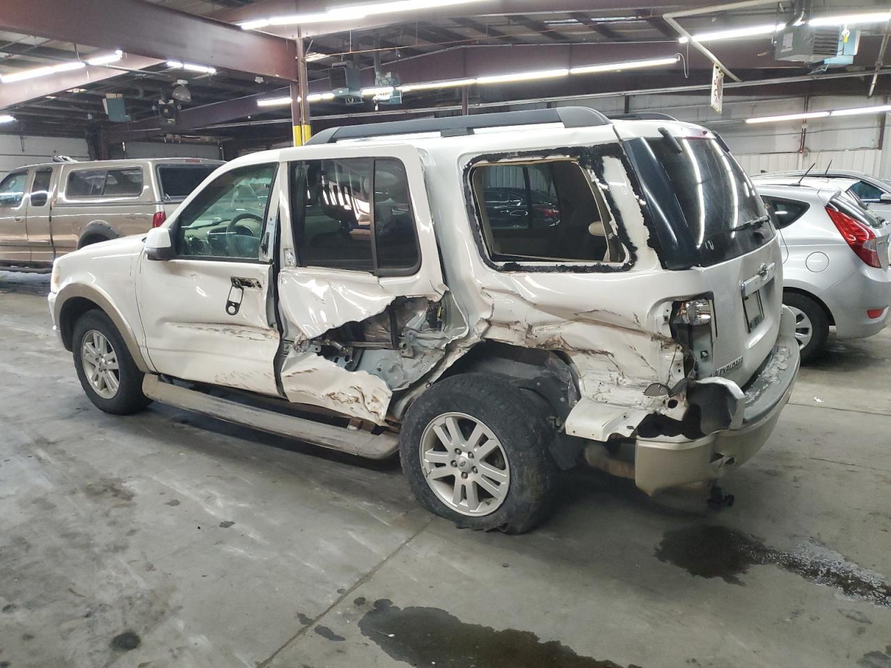 2010 Ford Explorer Eddie Bauer - Фото 2