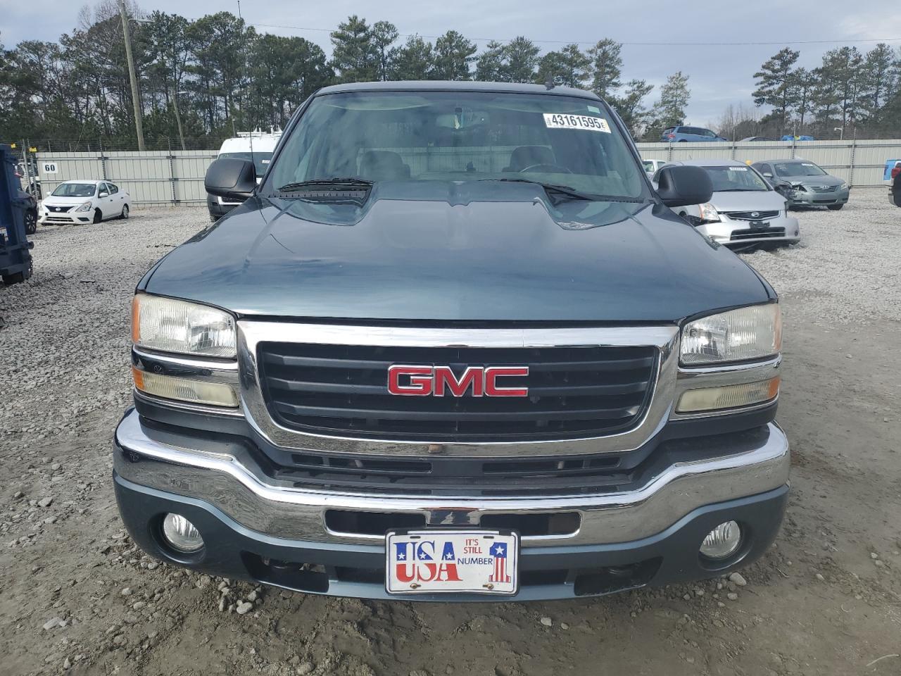 2007 GMC Sierra K2500 Heavy Duty - Image 5
