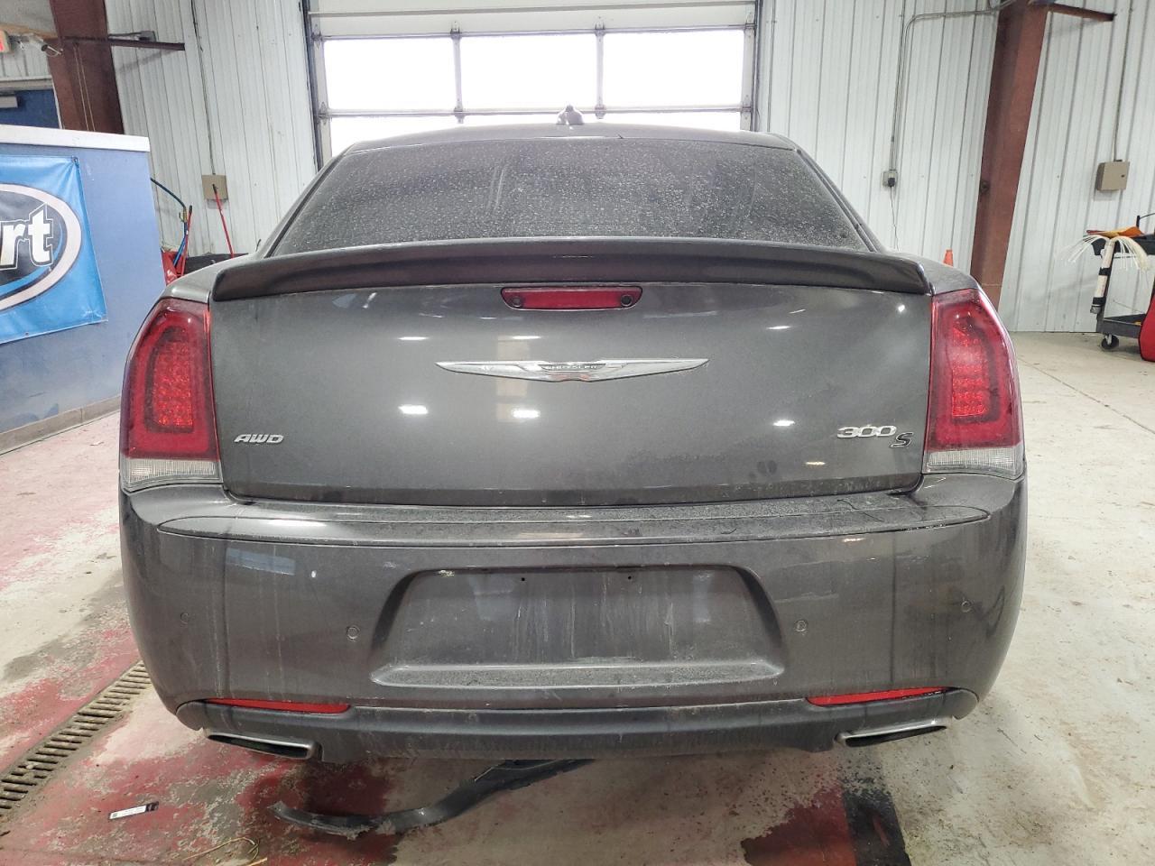 2017 Chrysler 300 S - Фото 6