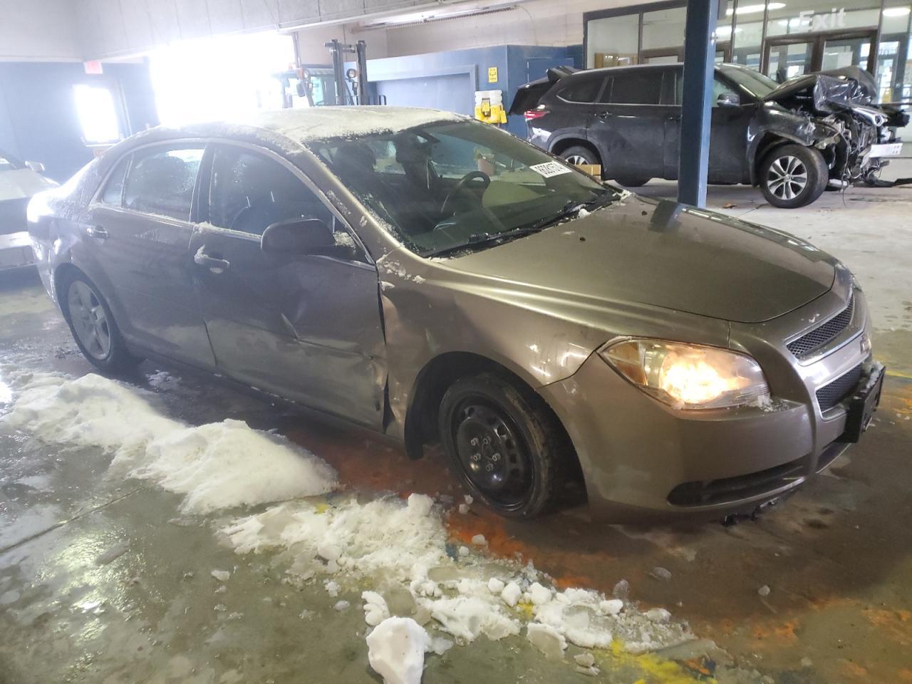 2010 Chev Malibu Ls - Фото 4