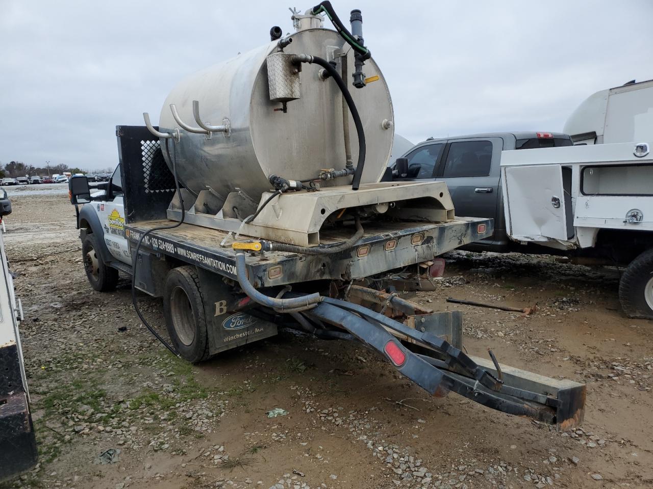 2016 Ford F550 Super Duty - Image 2