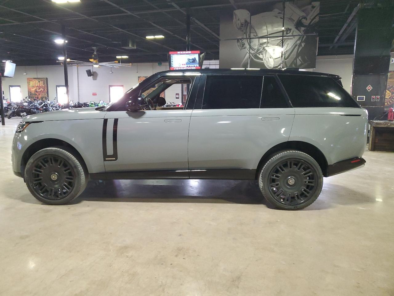 2023 Land Rover Range Rover Autobiography - Image 3