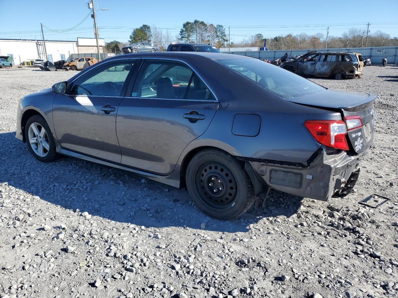 2014 Toyota Camry L - Фото 2