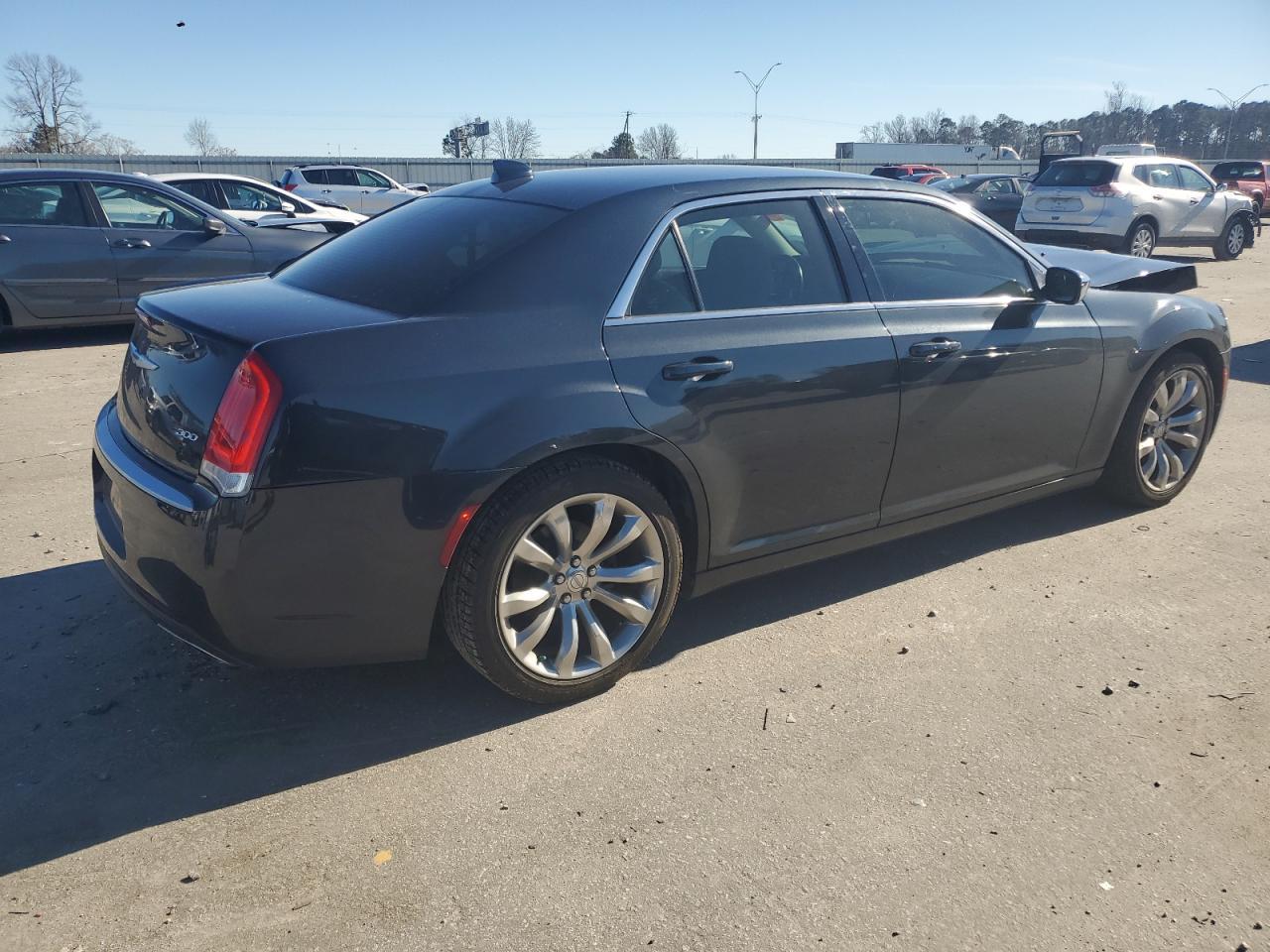 2019 Chrysler 300 Touring - Фото 3