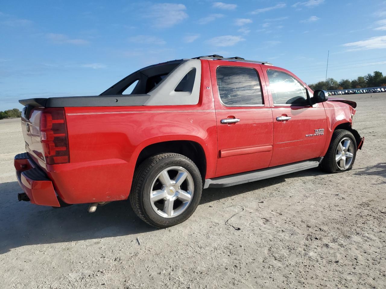 2011 Chev Avalanche - Image 3