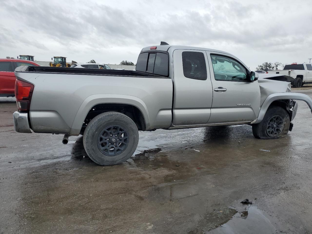 2022 Toyota Tacoma Sr5 V6 - Image 3