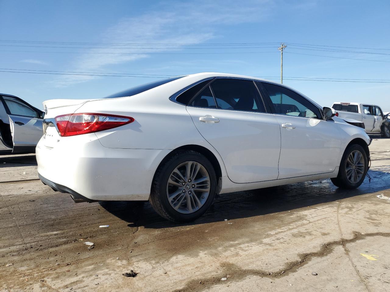 2017 Toyota Camry Le - Фото 3