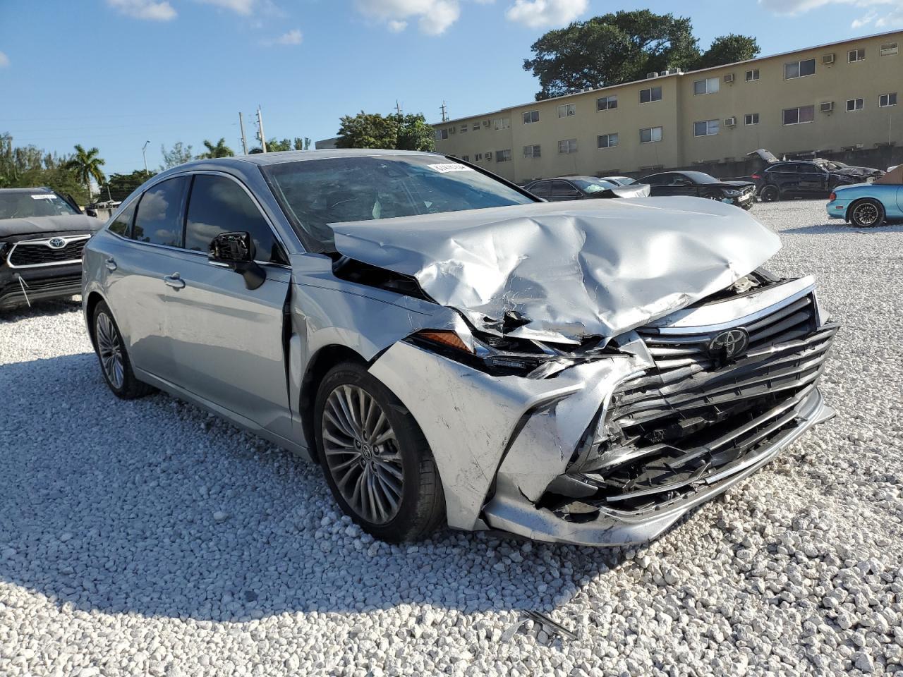 2021 Toyota Avalon Limited - Image 4