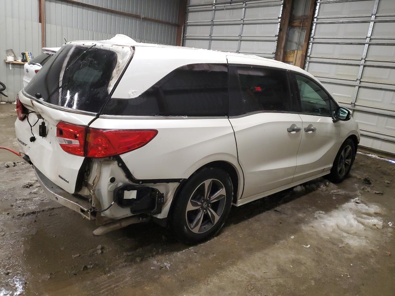 2018 Honda Odyssey Touring - Image 3