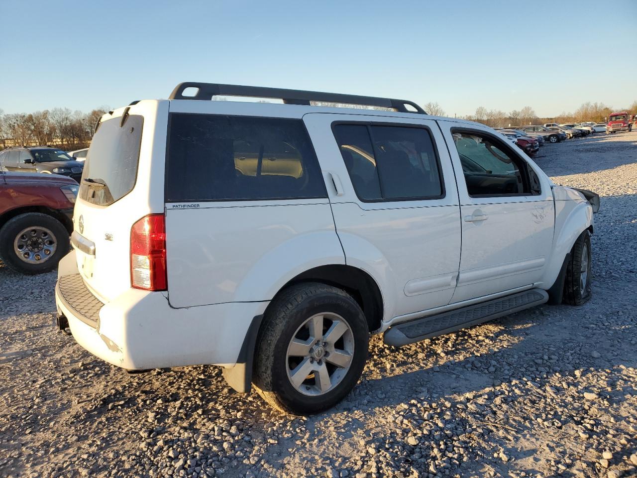 2009 Nissan Pathfinder S - Image 3