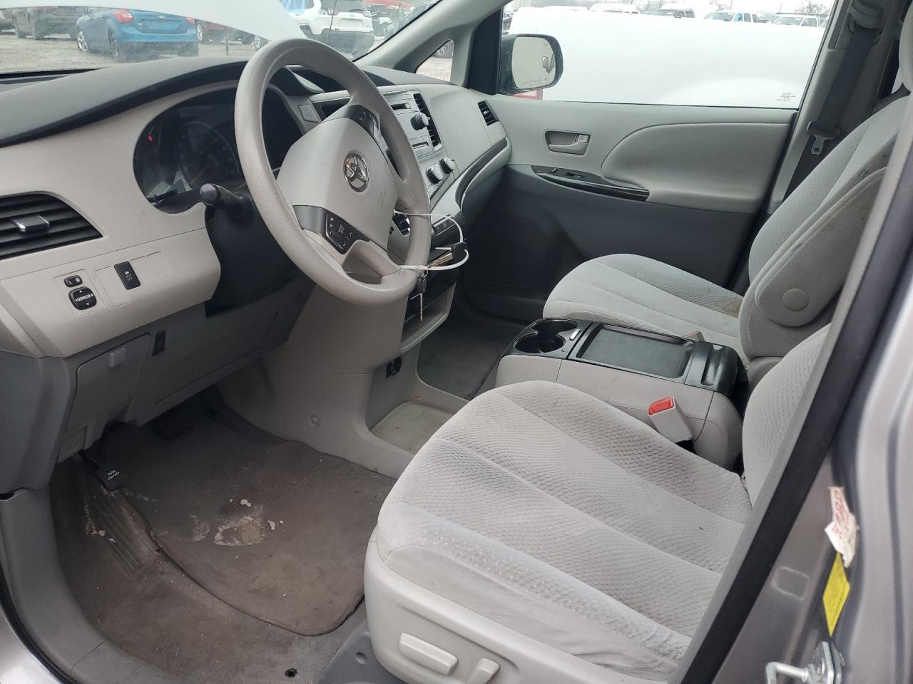 2011 Toyota Sienna Le - Фото 7