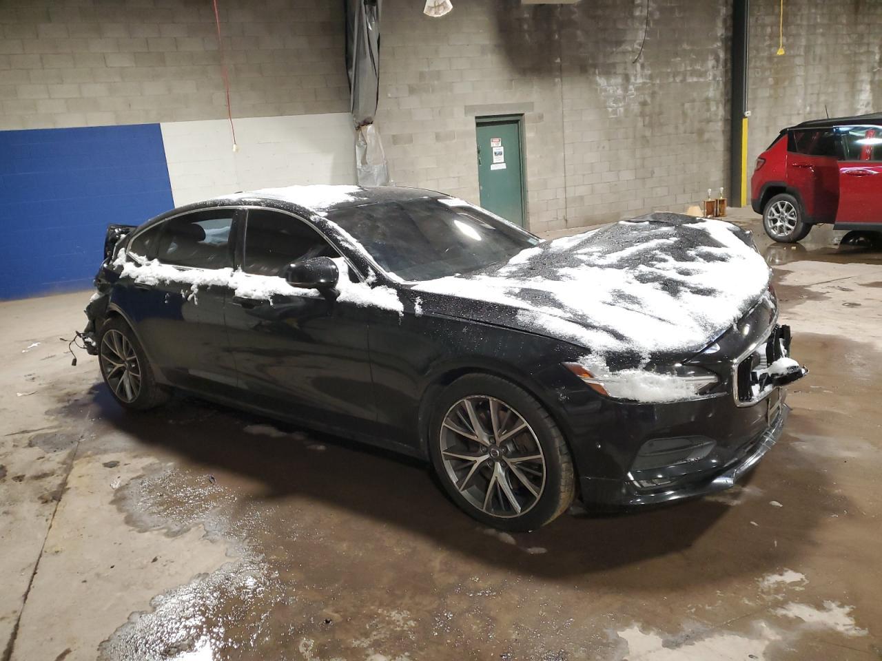 2018 Volvo S90 T6 Momentum - Фото 4