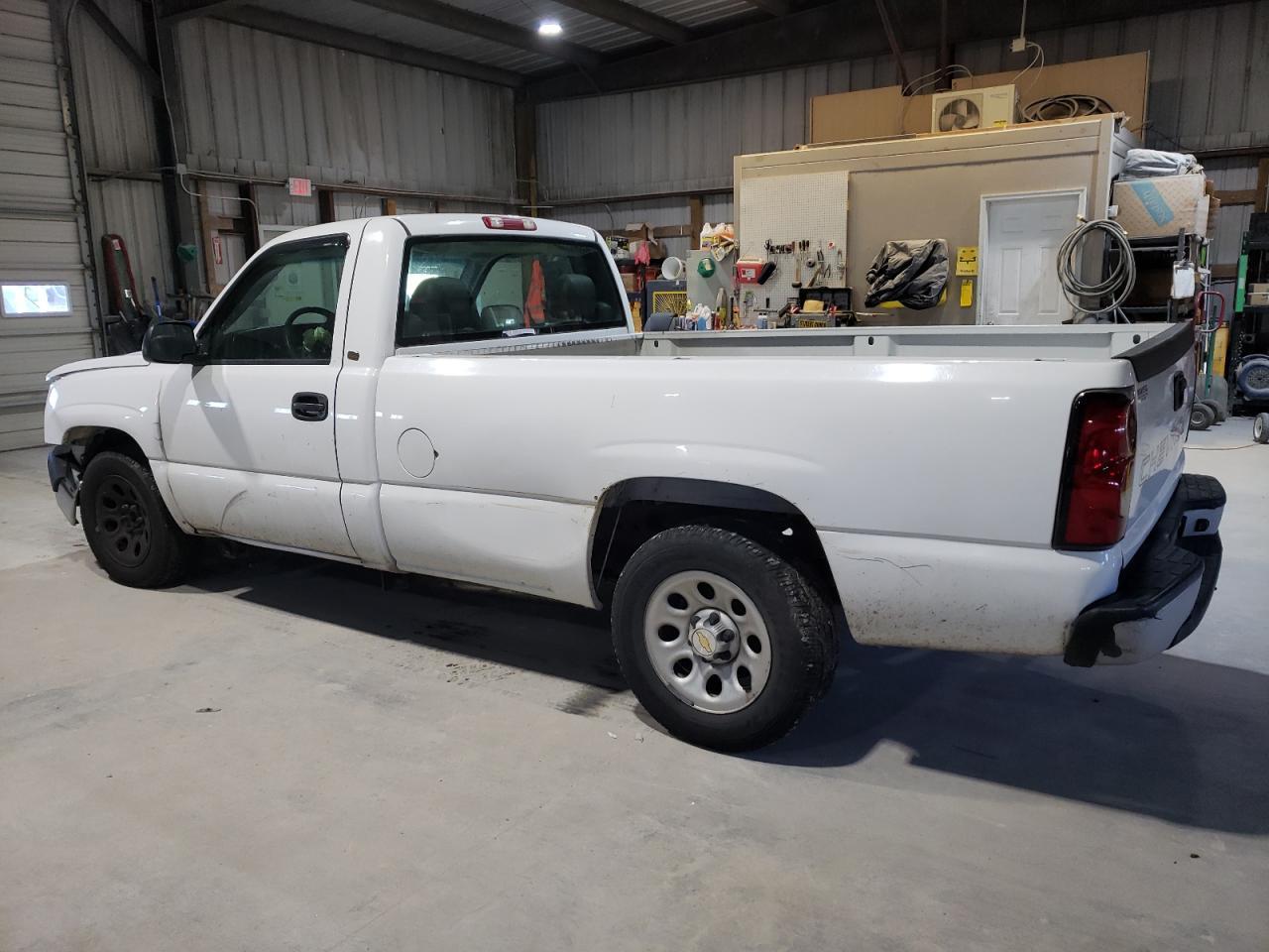 2006 Chevrolet Silverado C1500 - Image 2