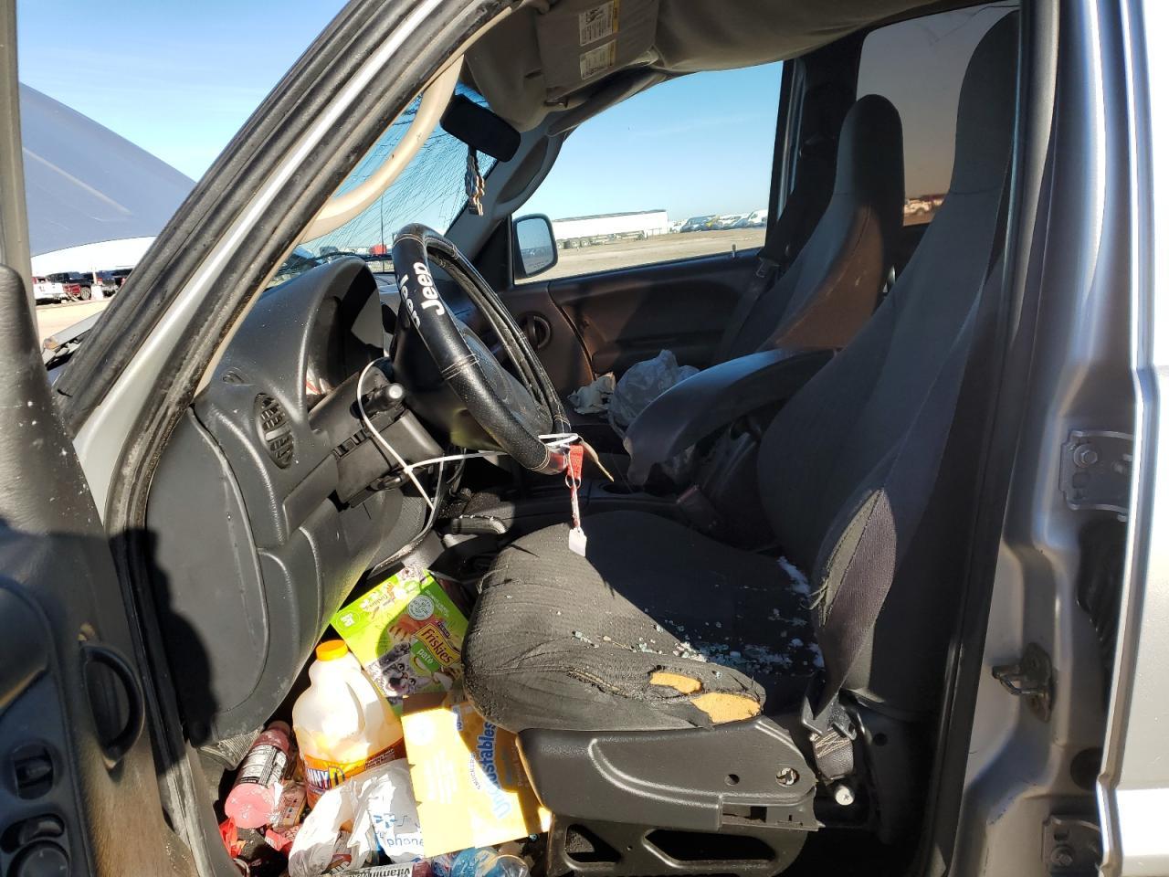 2004 Jeep Liberty Sport - Image 7