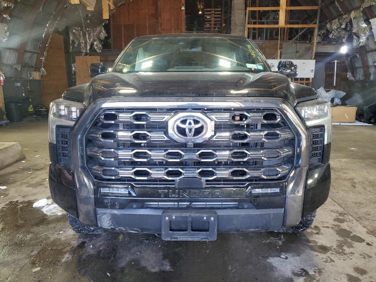 2023 Toyota Tundra Crewmax Platinum - Image 5