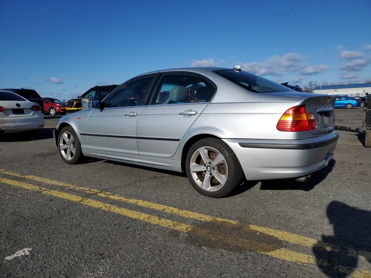 2005 BMW 330 Xi - Image 2