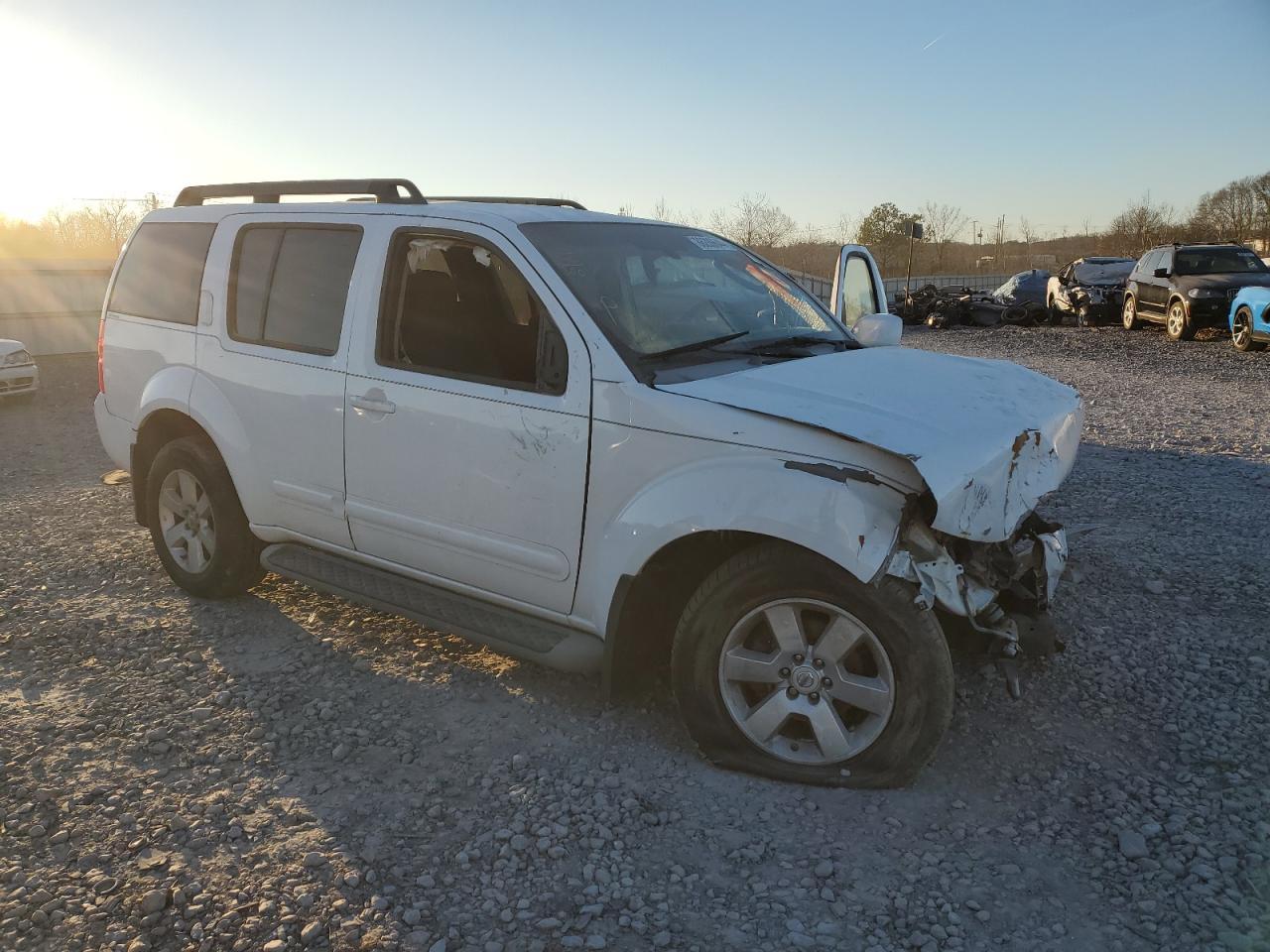 2009 Nissan Pathfinder S - Image 4