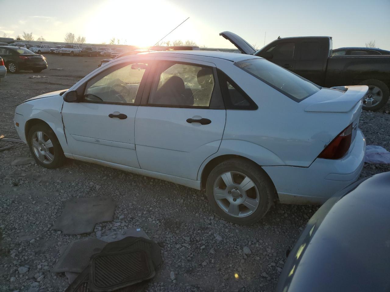 2007 Ford Focus Zx4 - Image 2