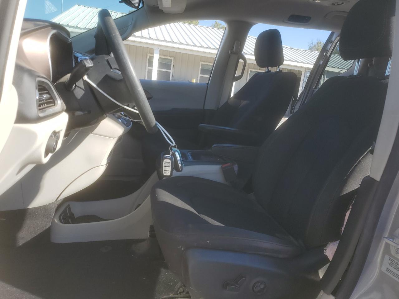 2017 Chrysler Pacifica Touring L - Image 7
