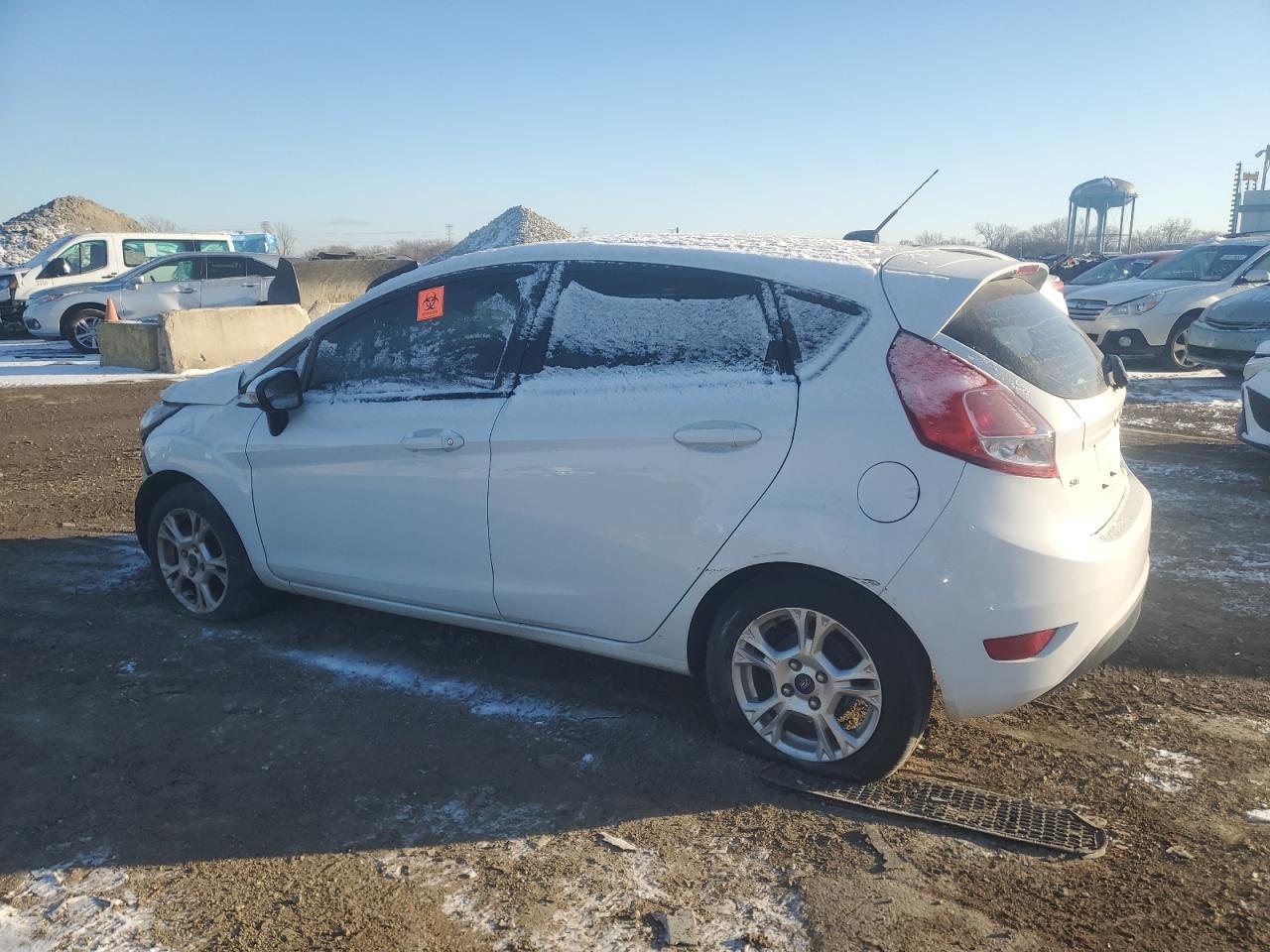 2015 Ford Fiesta Se - Фото 2